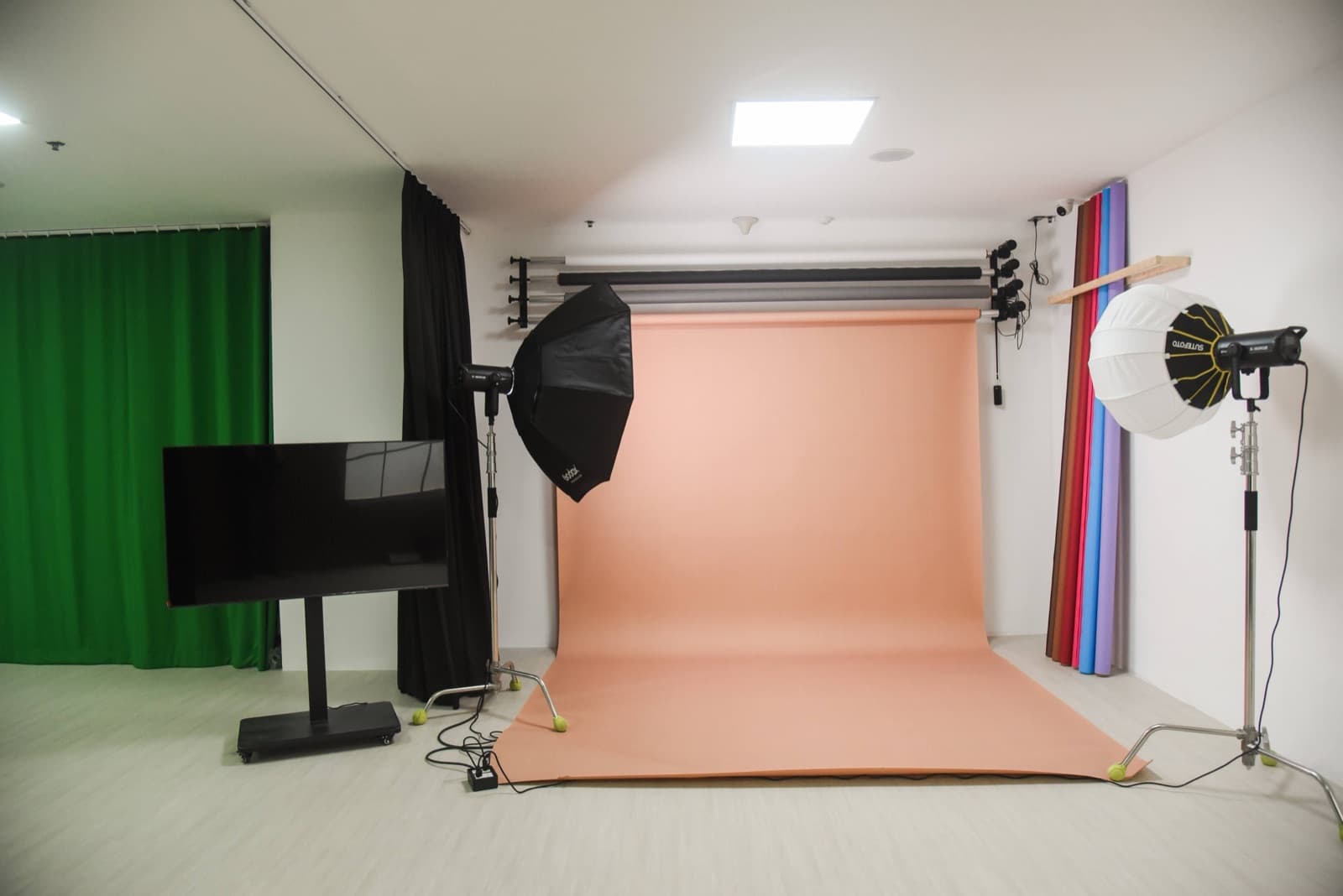 SparQ Spaces photography studio, Bangkok — 1 of 15